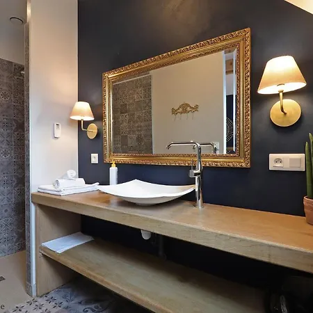 La Grange Bagnolaise Bed and Breakfast 3*